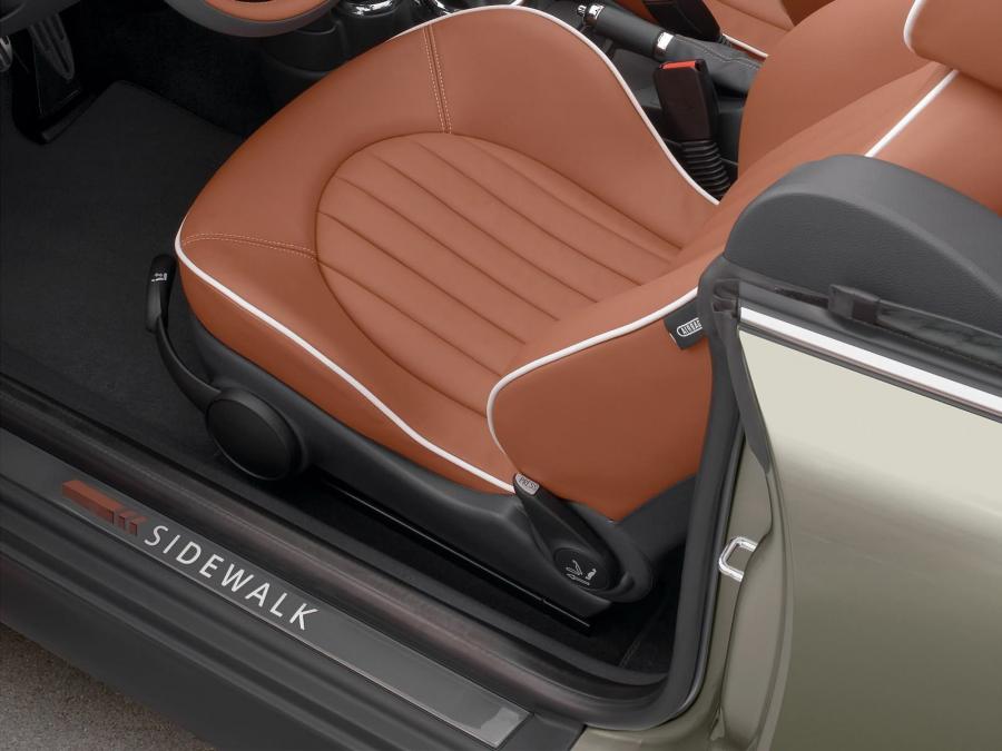  Mini Cooper S Cabrio Sidewalk 2006 года  (фото 4 из 19)